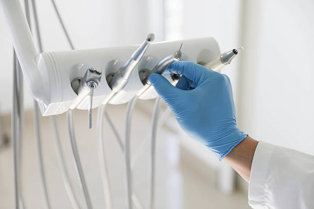 Professional Tooth Extraction technician working in Kearney Park, MS